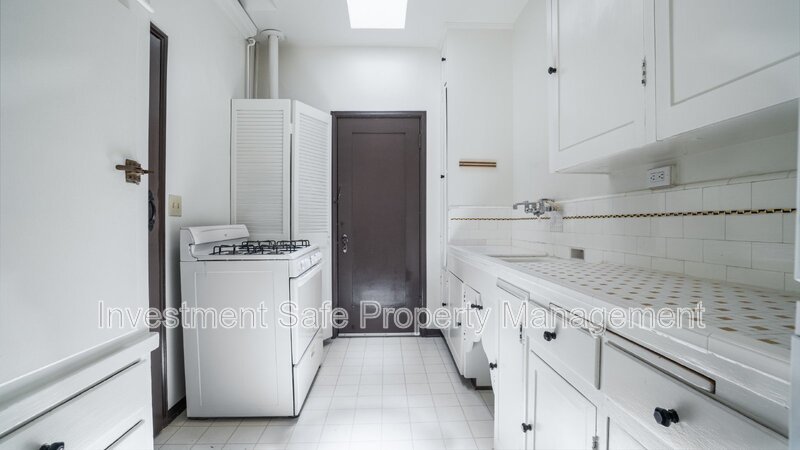 Balboa/North Park Large Studio w/ A/C and On-site Laundry - Amazing Location in Unique Complex property image