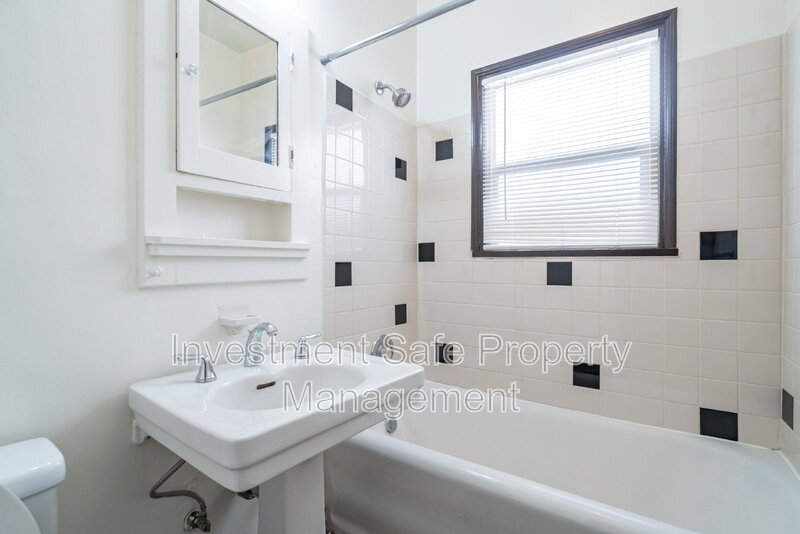 Balboa/North Park Large Studio w/ A/C and On-site Laundry - Amazing Location in Unique Complex property image