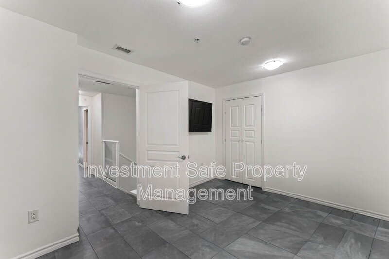 San Diego- Downtown- La Vita – Little Italy Condo- Townhome Style for Rent property image